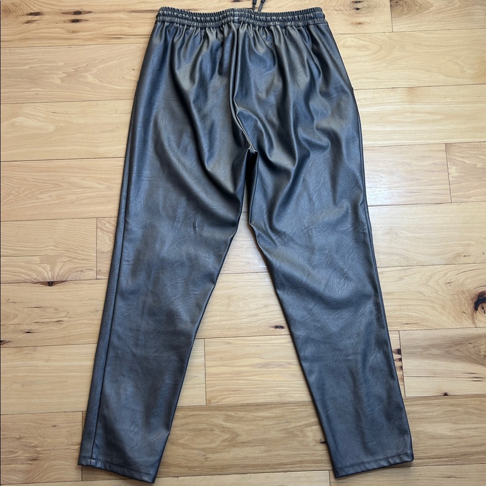 Caryn Vallone Metallic Gray Capris Faux Leather Pants | Size Large - Picture 5 of 7